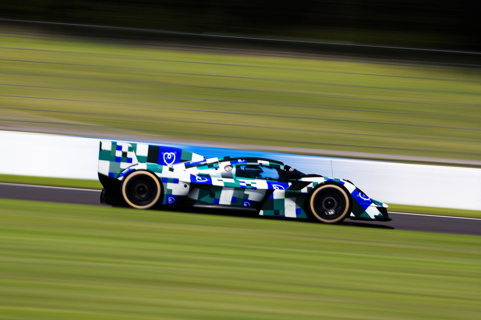 Aston Martin Valkyrie AMR-LMH - side